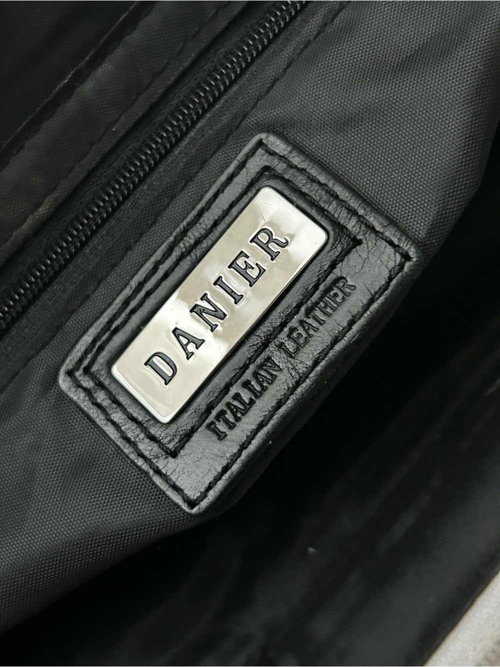 Danier Classic Two-Tone White and Black Top-Handle Leather Bag - Picture 5 of 6